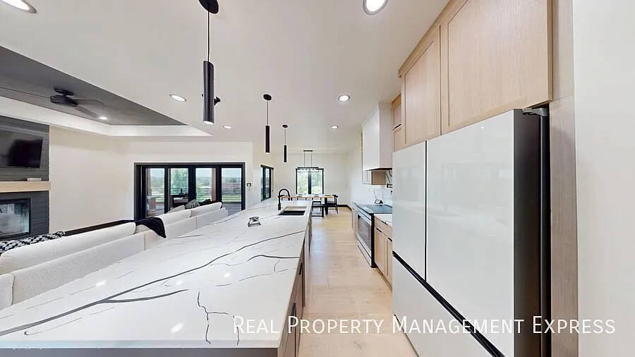 Pinnacle of Luxury living — Photo 3