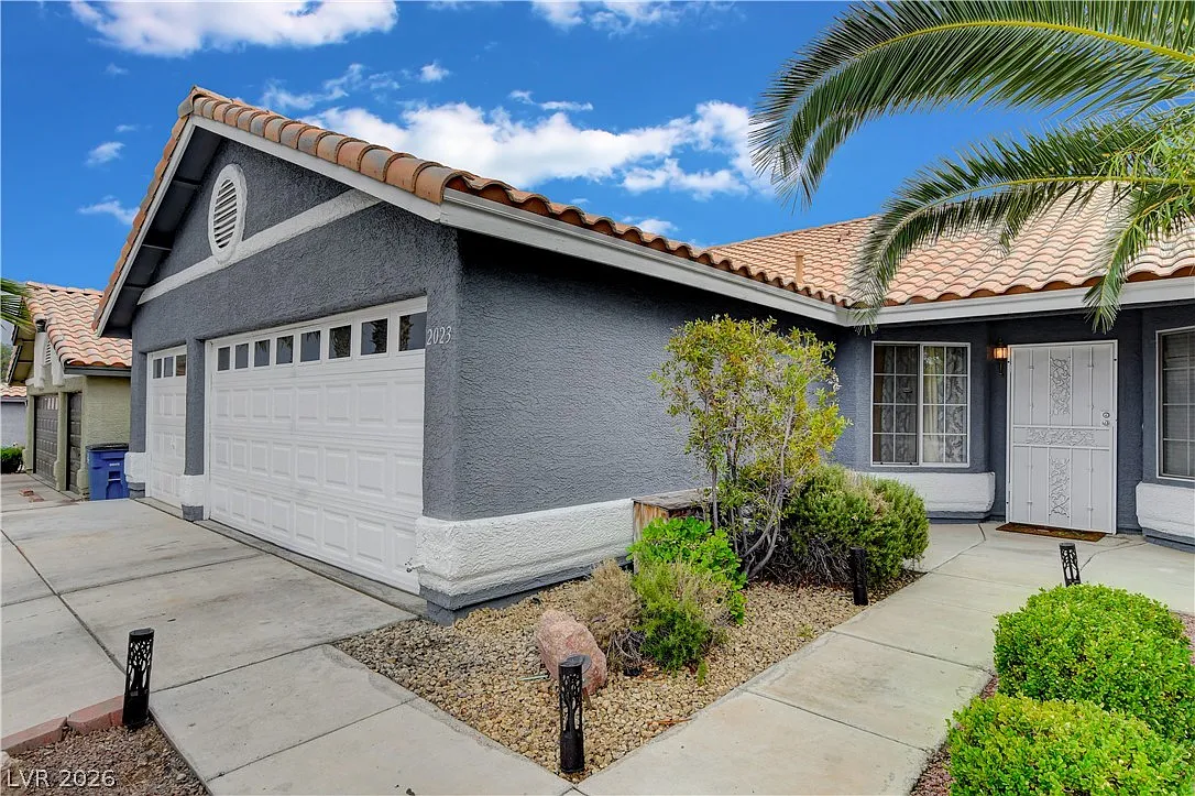4 bed, 2.5 bath, 1977 sqft, $2,300 — Photo 4