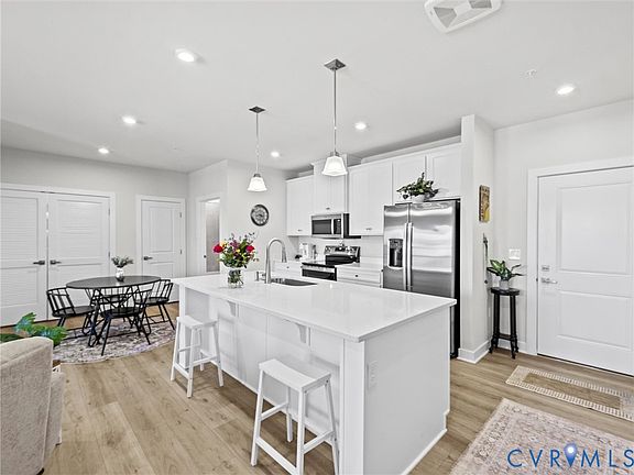 3rd image of 6725 Citory Way #204