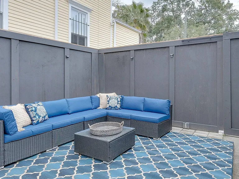 414 E Gaston St — Photo 4