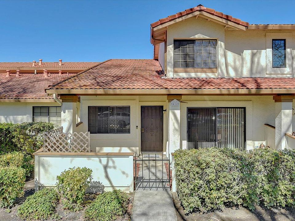 1st image of 412 Colony Cove Dr