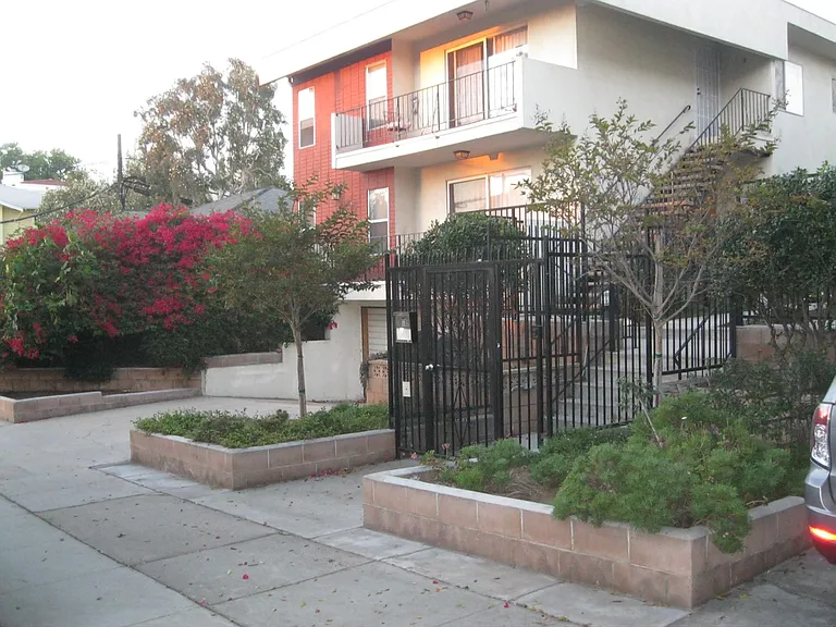 2709 4th St — Photo 2