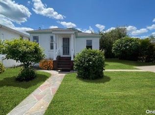 142 W Riviera Dr, Lindenhurst, NY 11757