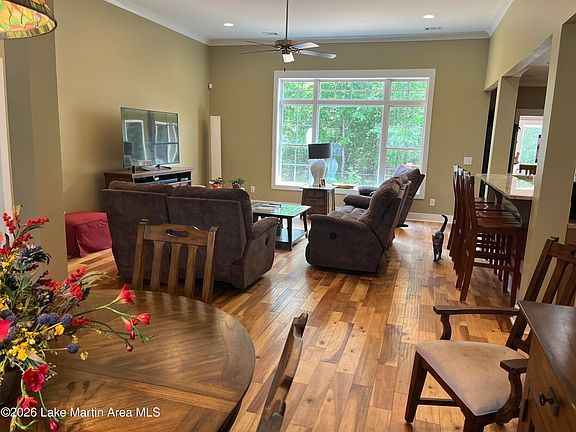 3rd image of 310 Lanita Ln
