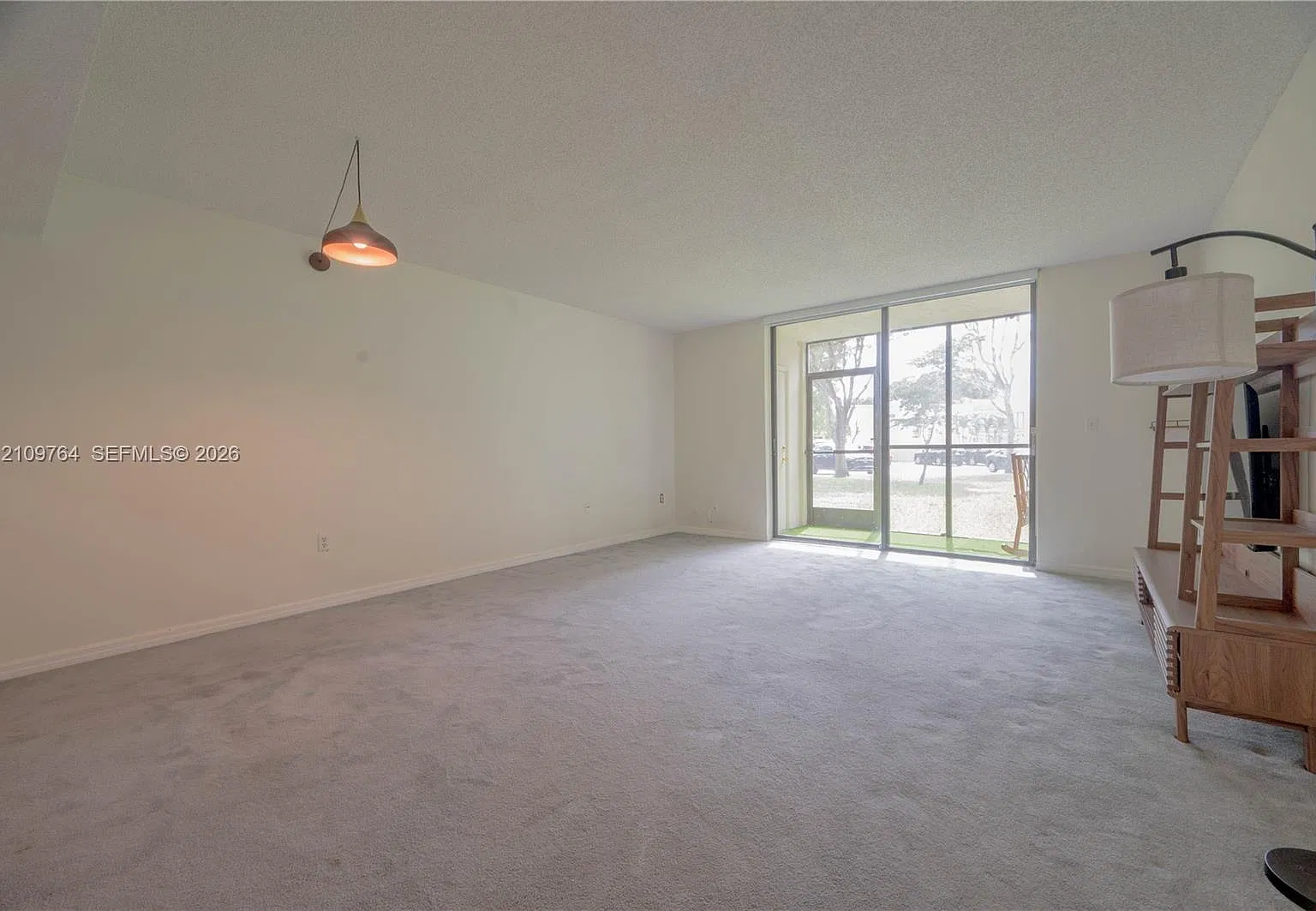 8065 SW 107th Ave — Photo 2