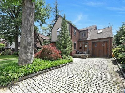548 Standish Rd, Teaneck, NJ, 07666