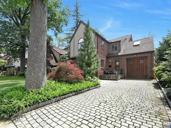 548 Standish Rd, Teaneck, NJ 07666