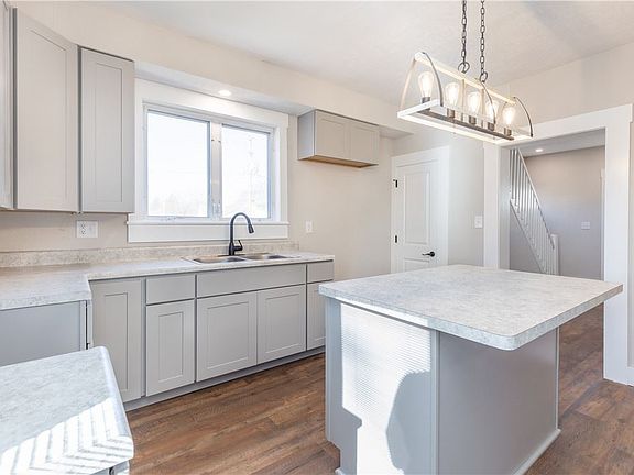 3rd image of 125 W Race St