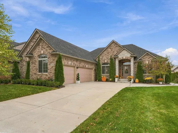 35731 Kilkenny Dr, New Baltimore, MI 48047