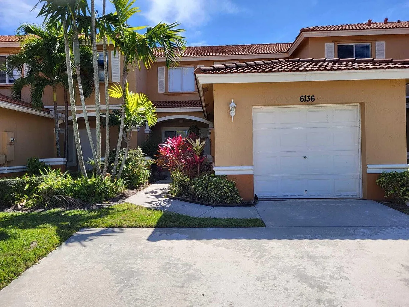 2 bed, 1322 sqft, $2,595 — Photo 4