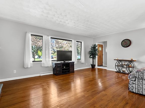 5th image of 5131 Grosse Pointe St