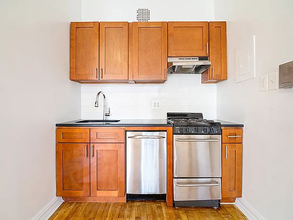 4th image of 11 Abingdon Sq #2
