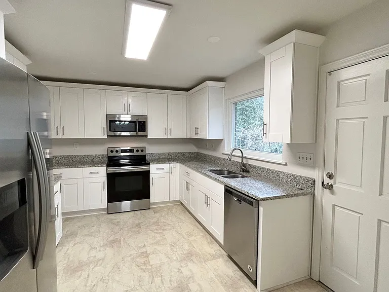 1476 Lively Ridge Rd — Photo 2