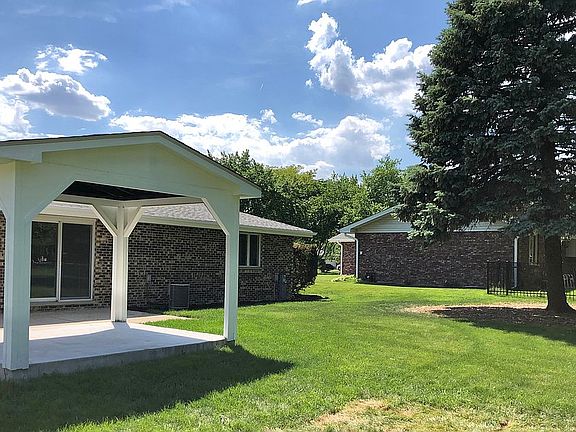 5th image of 1004 Country Dr