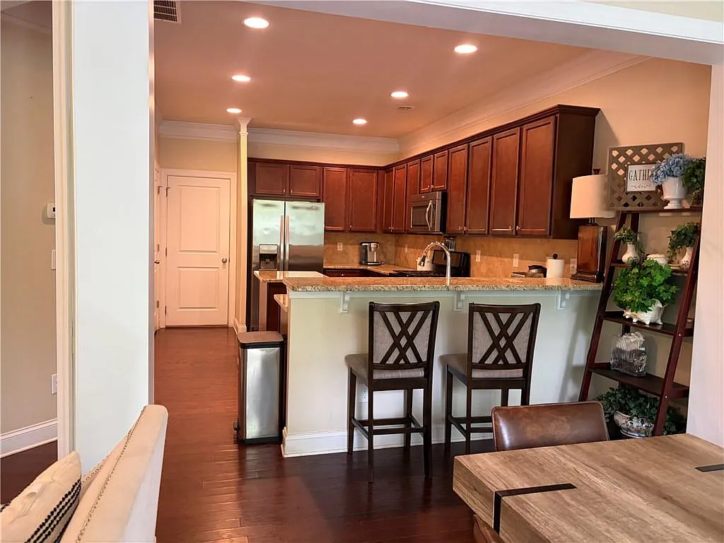 3 bed, 2.5 bath, 2278 sqft, $2,975 — Photo 4