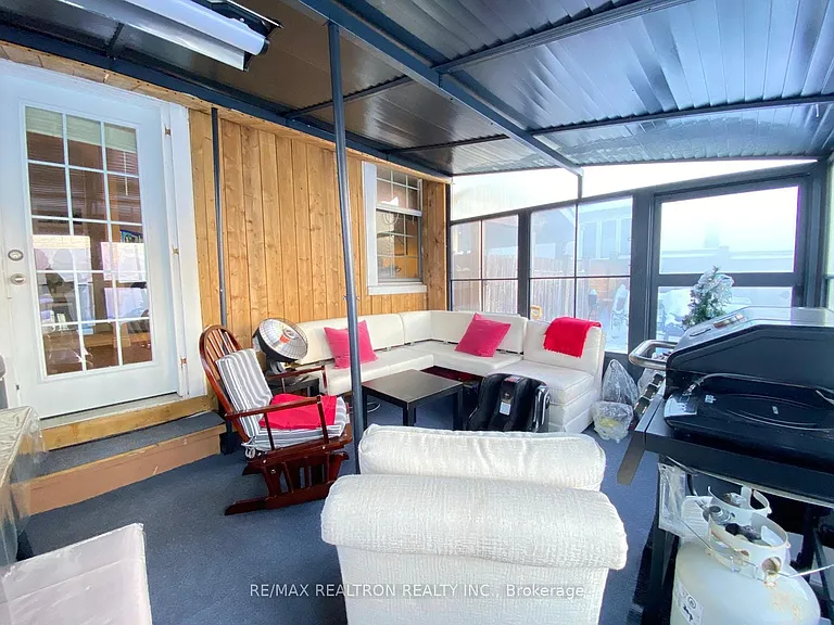 134 Wesley St — Photo 13