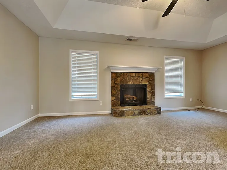 3625 Cobblestone Dr — Photo 2