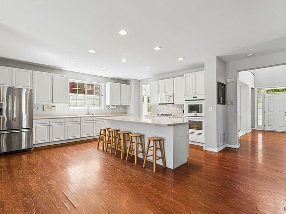 4th image of 152 Ranney Ave