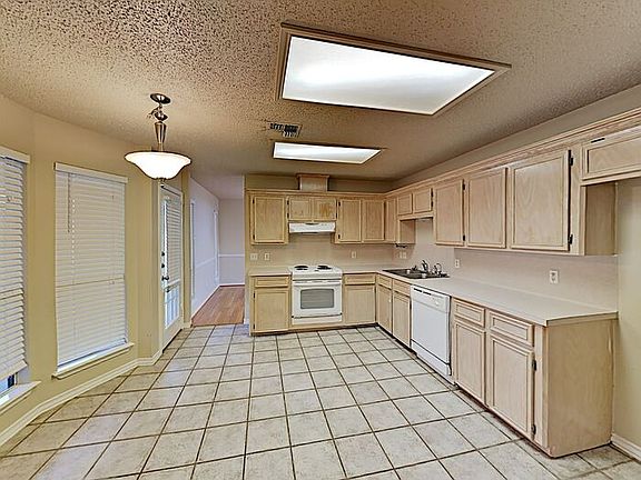 4th image of 5137 Lethaby Dr
