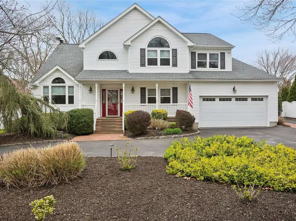 21 Croydon Avenue, Ronkonkoma, NY 11779