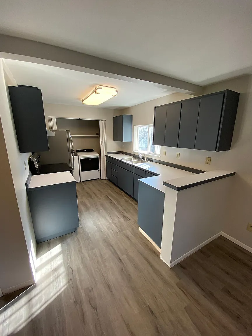 2 bed, 728 sqft, $1,750 — Photo 2