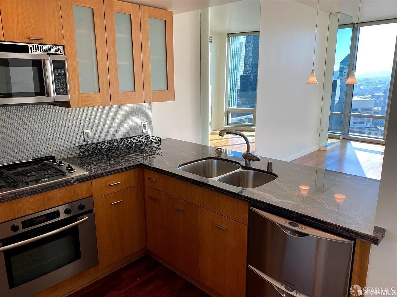 1 bed, 1.0 bath, 713 sqft, $5,100 — Photo 2