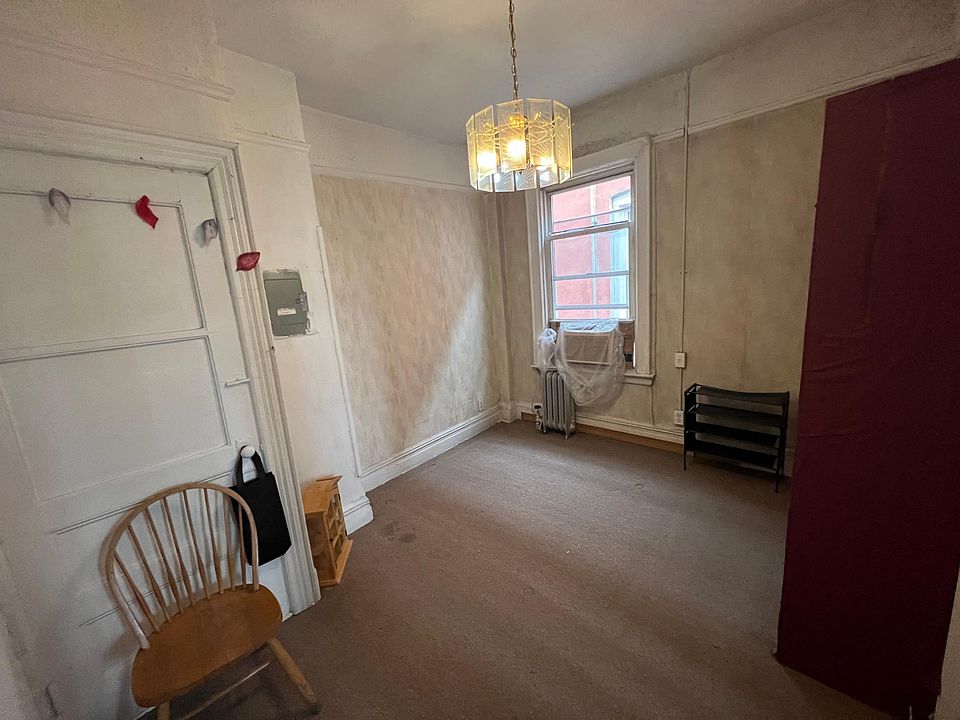 1st image of 1749 Melville St #3