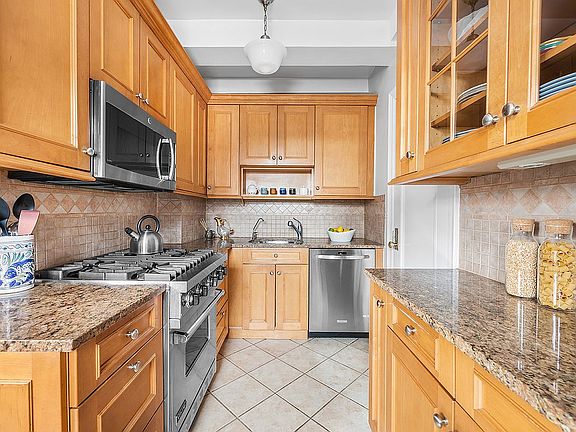 5th image of 35 Pierrepont St #5B