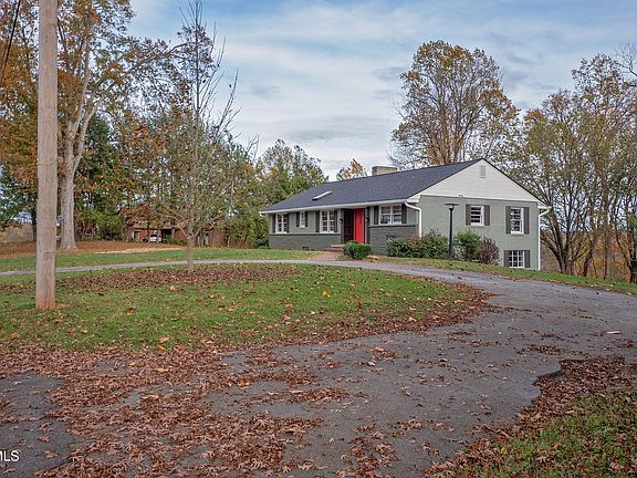 3rd image of 4151 Skyland Dr