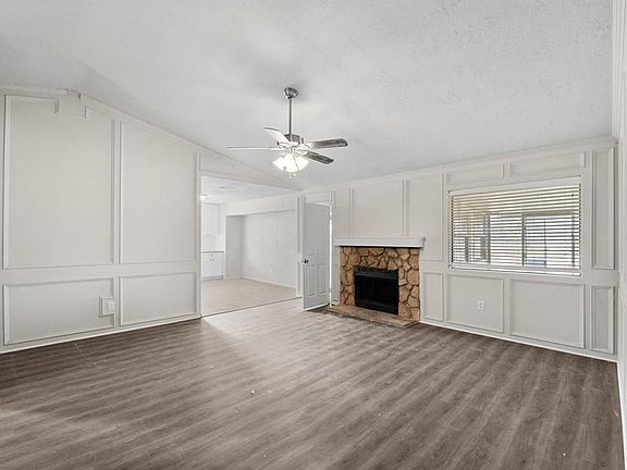 3rd image of 502 Oleander St
