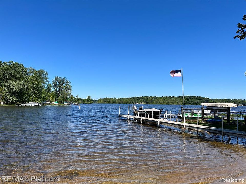 11476 Patterson Lake Dr, Pinckney, MI 48169 Zillow