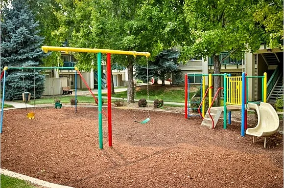 Oak Park Village Apartments — Photo 5