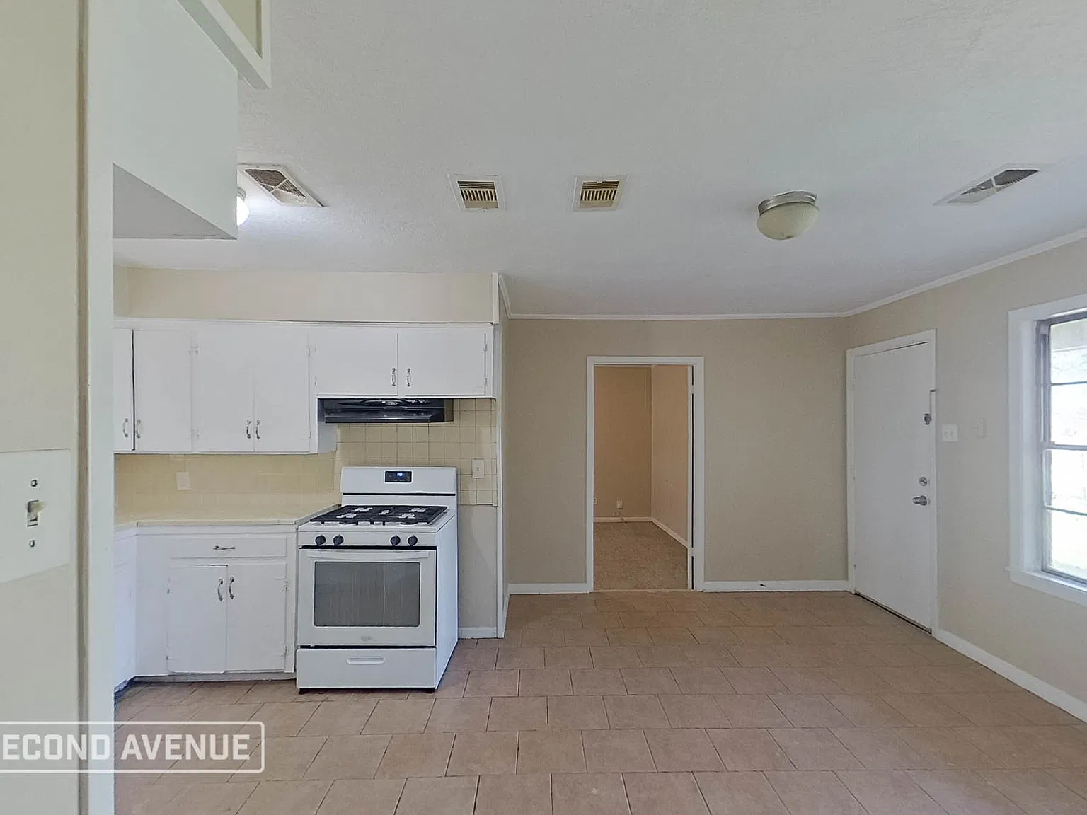 4 bed, 1.5 bath, 1713 sqft, $1,449 — Photo 4