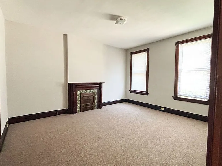 511 Lowell Ave — Photo 2