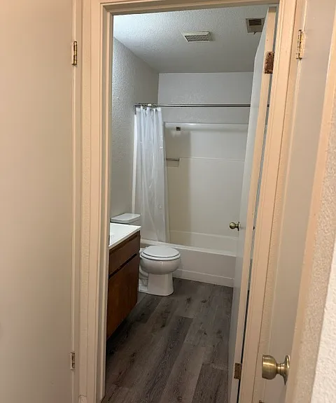 140 E Kavanagh Ave #C — Photo 3