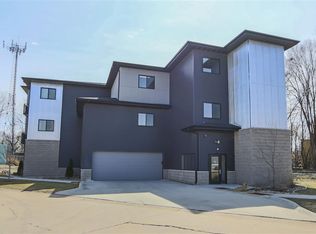 221 E 5th St #304, Cedar Falls, IA 50613