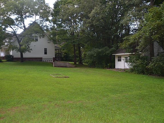 2nd image of 1793 Hillcrest Dr