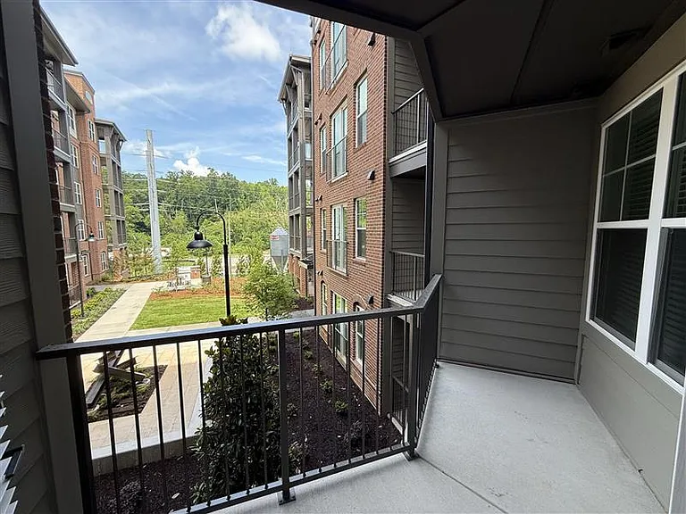 District on the Etowah Apartments — Photo 645