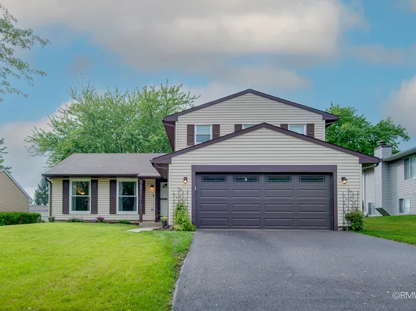 942 W Clearwater St, Roselle, IL 60172