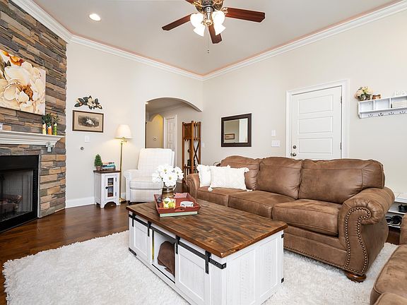 5th image of 301 Mossy Rock Ct