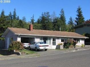 1884 Juniper Ave, Coos Bay, OR 97420
