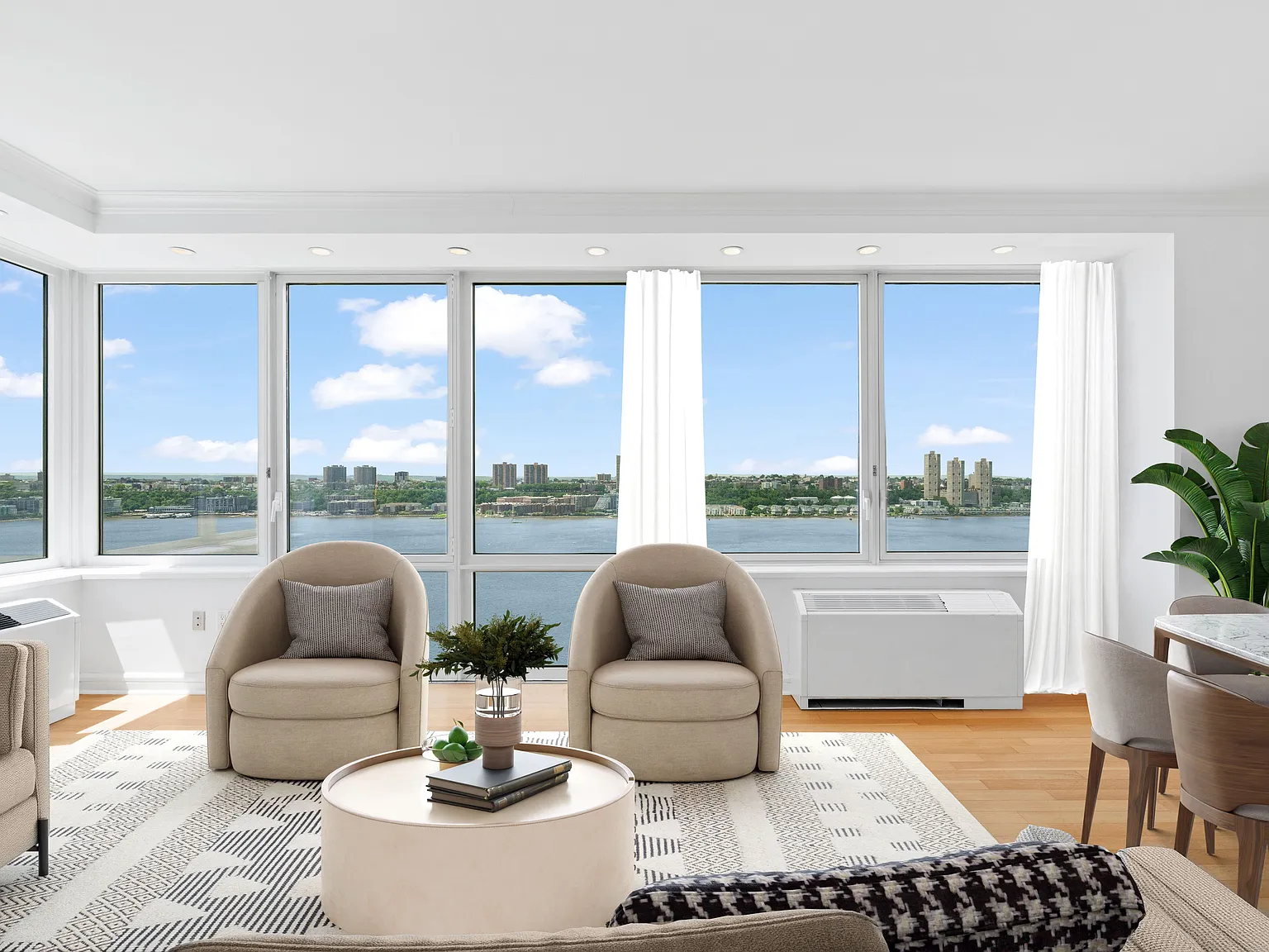 80 Riverside Boulevard — Photo 1
