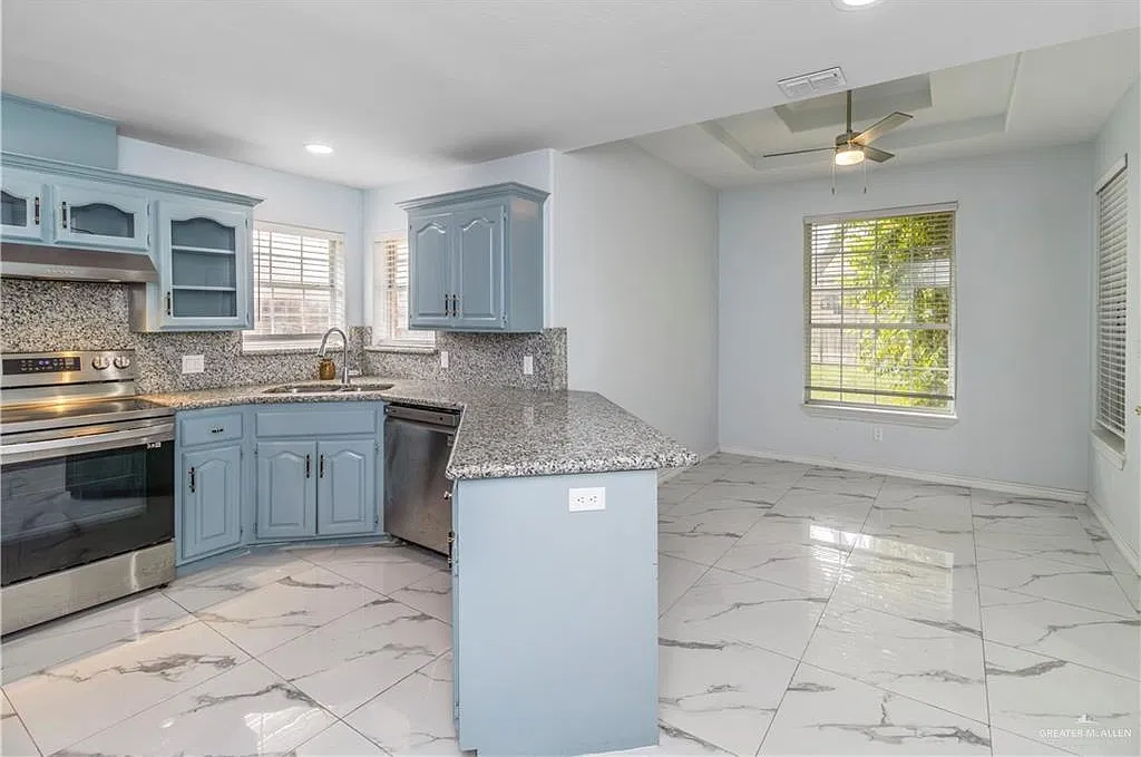 4 bed, 3.0 bath, 2045 sqft, $2,000 — Photo 4