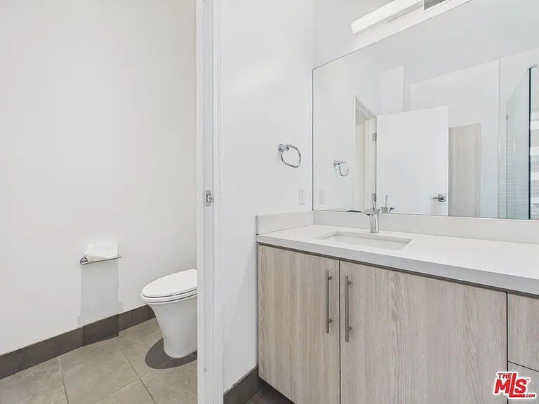 808 S Broadway #7 — Photo 20