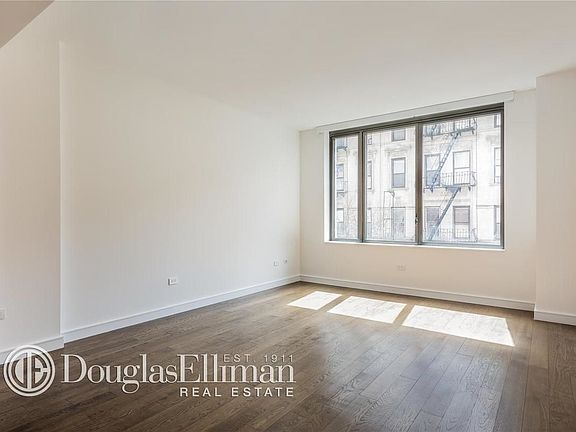 4th image of 211 E 13th St #5C