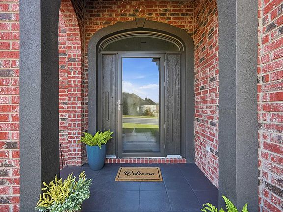 2nd image of 1724 Oakbrook Dr
