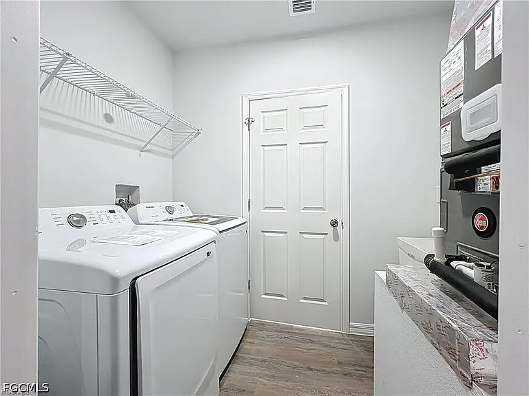 912 Anthony St E — Photo 14