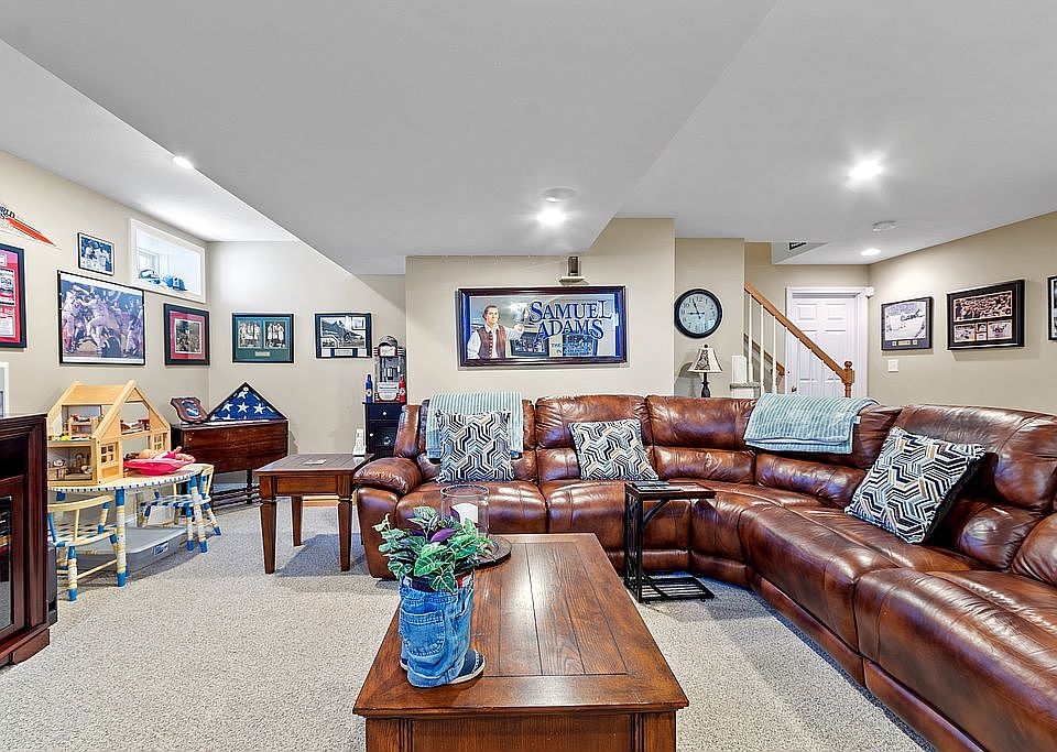 1st image of 58 Sorrento Ave