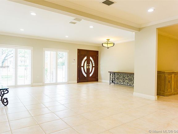 2nd image of 1501 S Greenway Dr