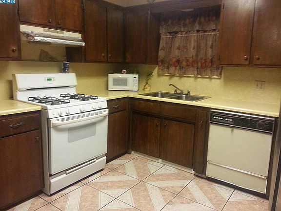 4th image of 1716 S Santa Fe Ave
